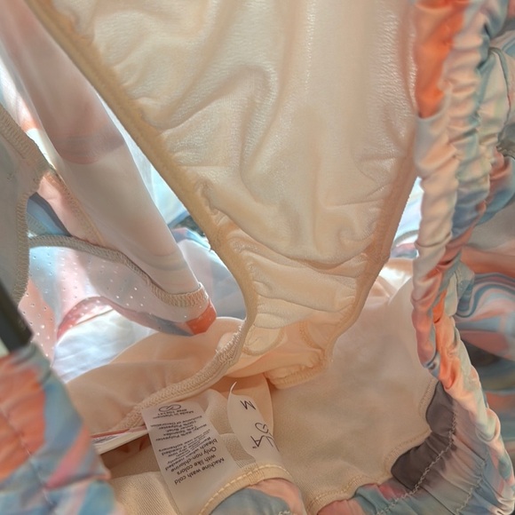 CALIA by Carrie underwood run shorts Stylish Women's Multicolor Shorts NWT M - Picture 8 of 8